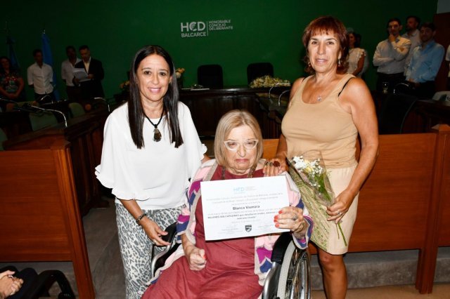reconocimiento-por-el-mes-de-la-mujer-en-el-hcd-16-1536x1023